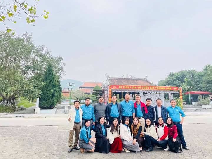 Công đoàn nhà trường tổ chức và tham quan dâng hương tưởng nhớ các liệt sĩ tại khu di tích lịch sử Truông Bồn